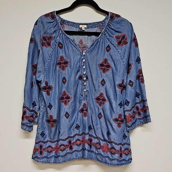 Reba Tops - REBA Embroidered Blue & Red Women's Lightweight Denim Top *READ DESCRIPTION*